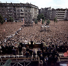 President John F. Kennedy addressing from Rathaus Schöneberg the people of West Berlin on Rudolf-Wilde-Platz (today's John-F.-Kennedy-Platz), 26 June 1963.
