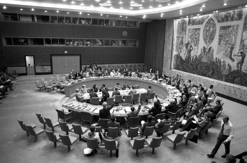 The Security Council votes to extend the mandate of the UN Assistance Mission for Rwanda (UNAMIR) until 29 July 1994. Date: 05 April 1994. Courtesy of United Nations, New York Photo #286894.